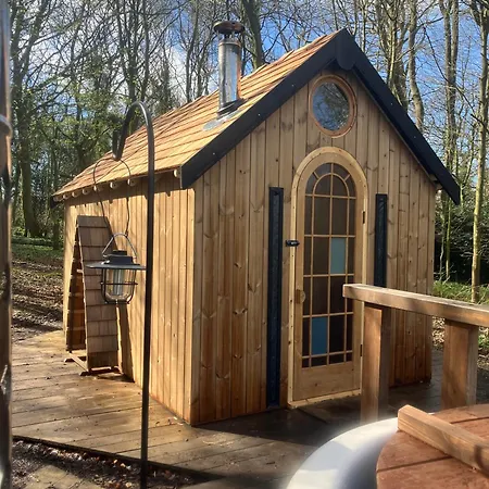 Sugi Wooden Pod Chalet *