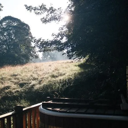 בקתה Sugi Wooden Pod