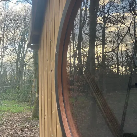 בקתה Sugi Wooden Pod *