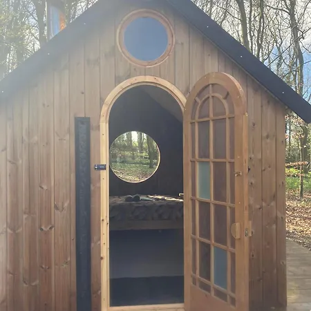 בקתה Sugi Wooden Pod יורק